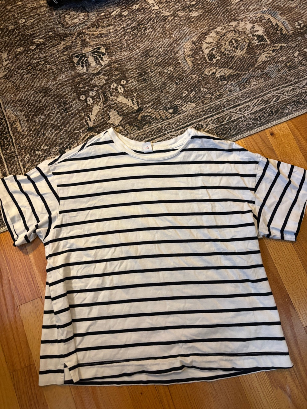 Old Navy White and Navy Striped Short Sleeve Tee
